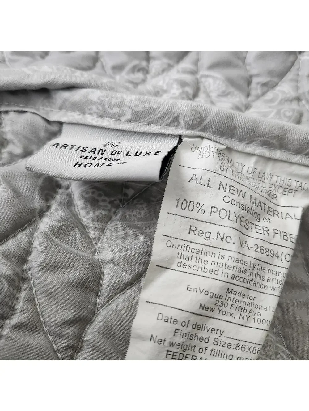 Artisan De Luxe Full Quilt and Matching Throw Pillow